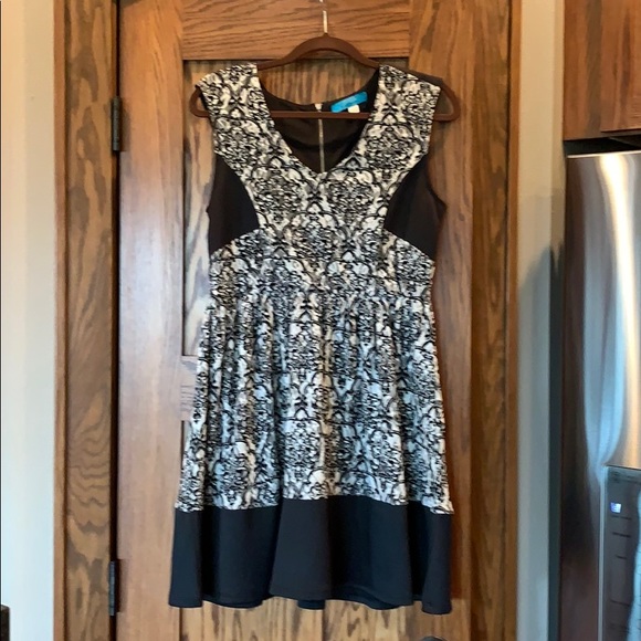 buttons Dresses & Skirts - Black & white lace dress